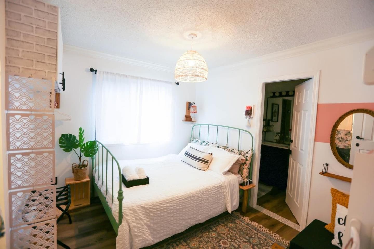 Chic Artistic Studio Suite Exceptional Luxury with private entry