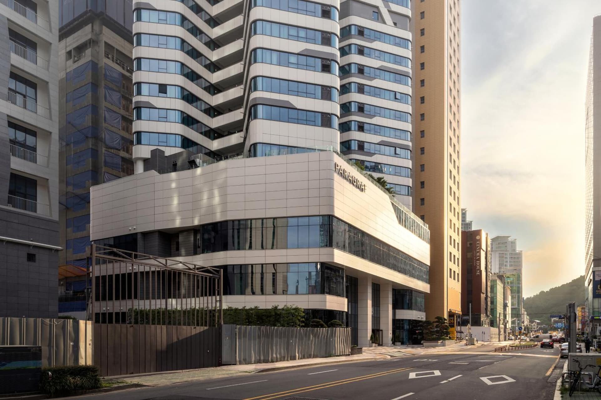 Le Collective Haeundae Paragraf