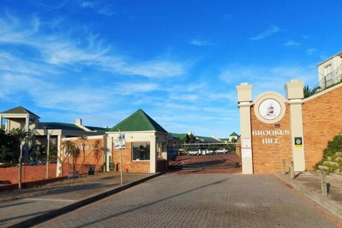 Ocean Daze Brookes Hill Suites - Beachfront Flat