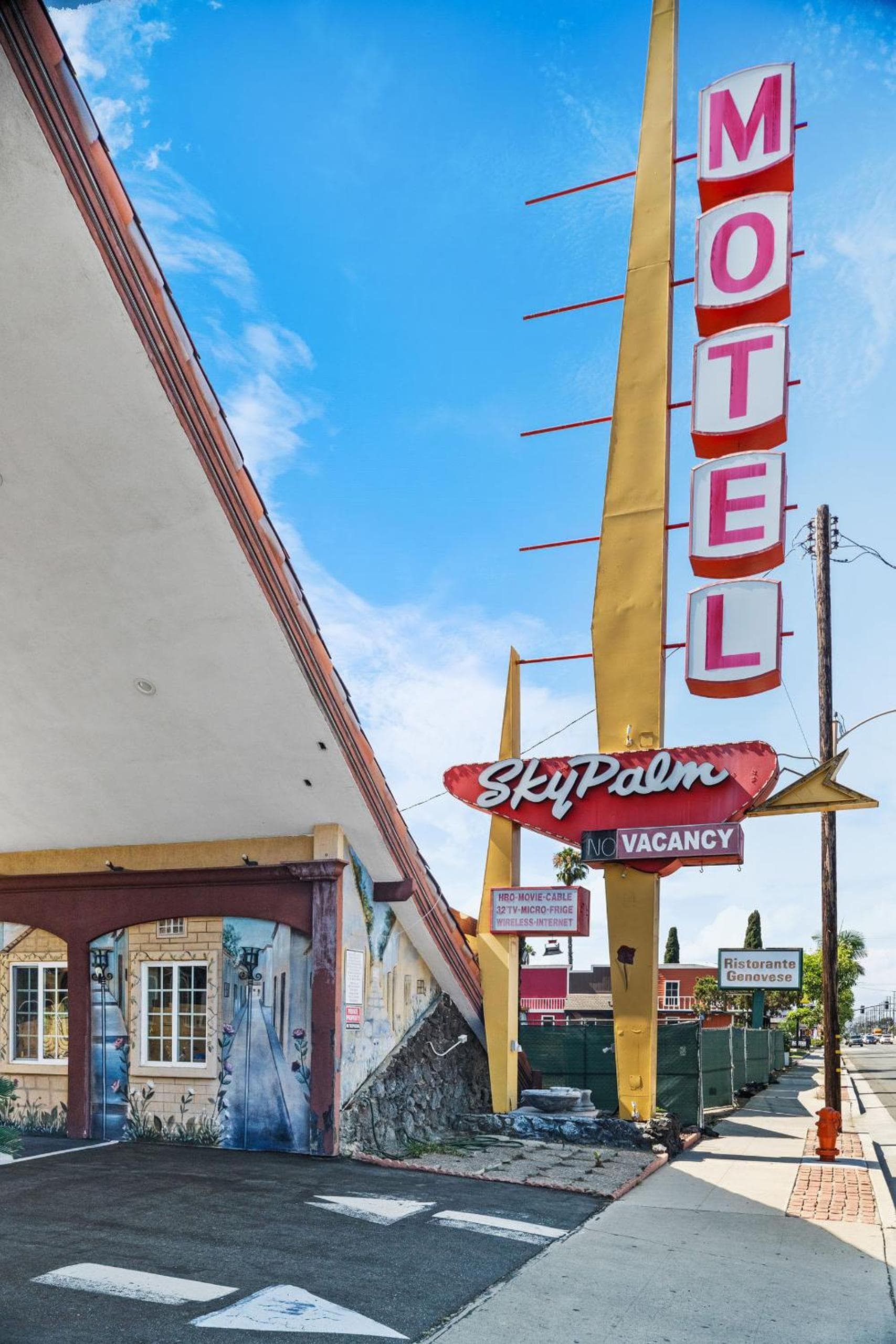 Sky Palm Motel - Orange