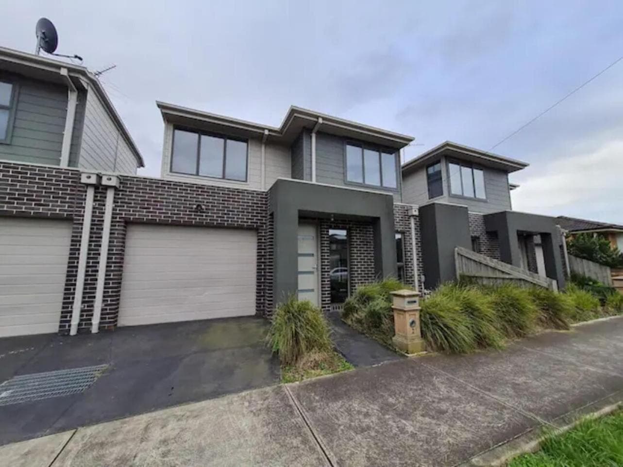 Two bedroom Glenroy Townhouse with Garage WIFI