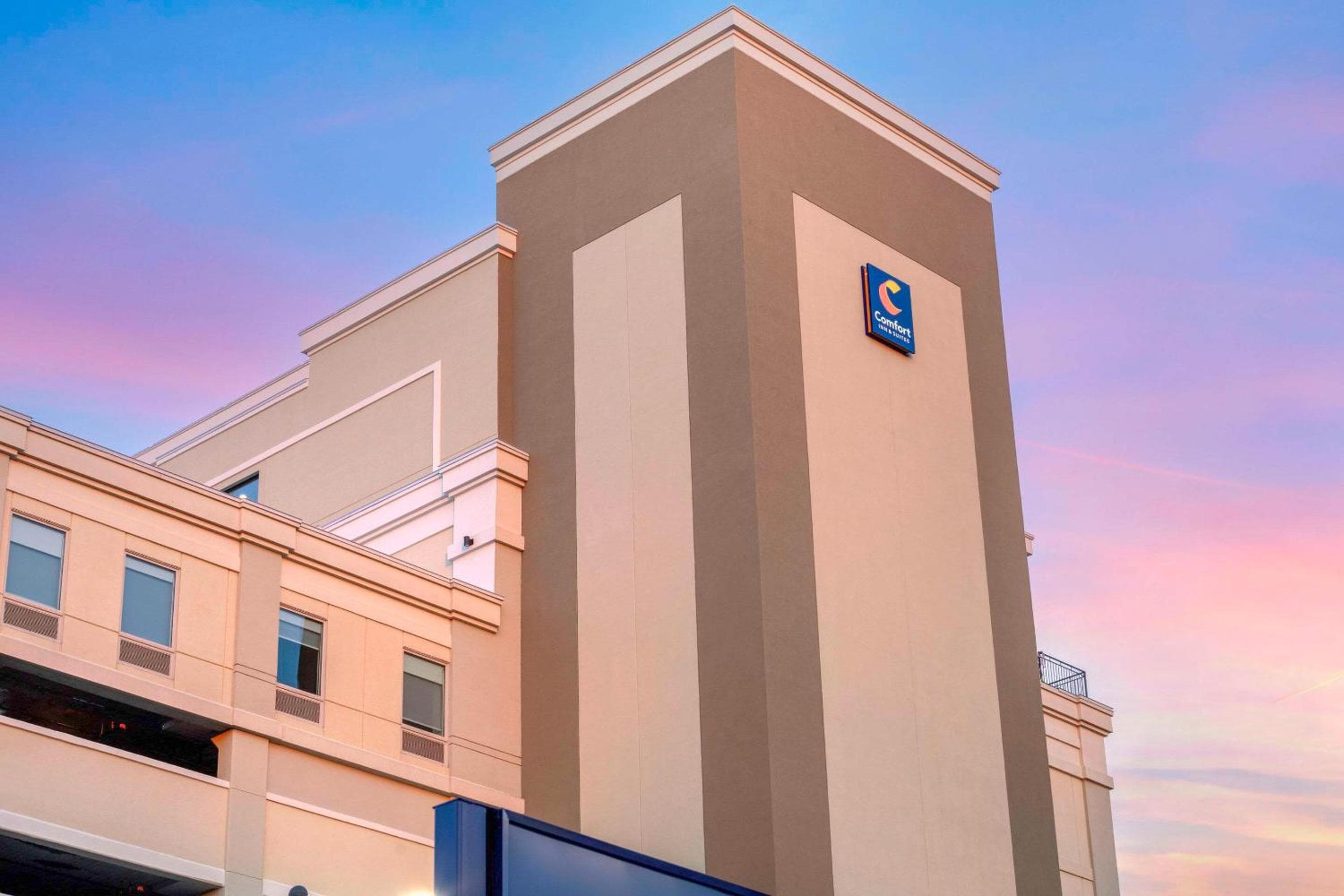 Comfort Inn & Suites Newark Liberty International Airport