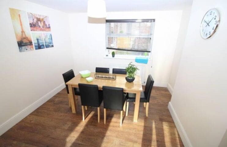 3-Bed House Near M1 & Meadowhall with Free Parking