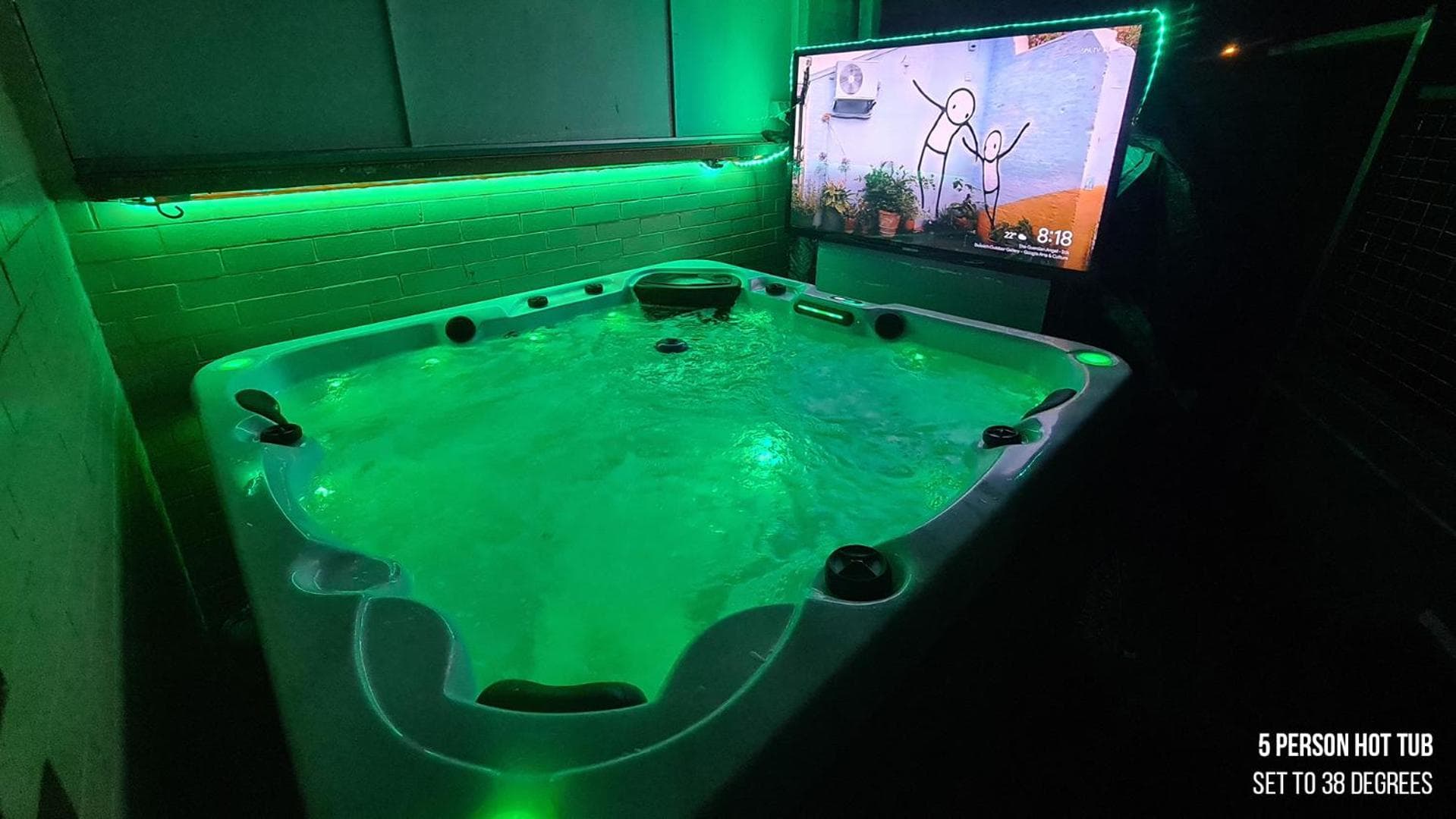 Hot Tub, Ice Bath, Gym, Sauna, Pool Table Coorparoo Haven