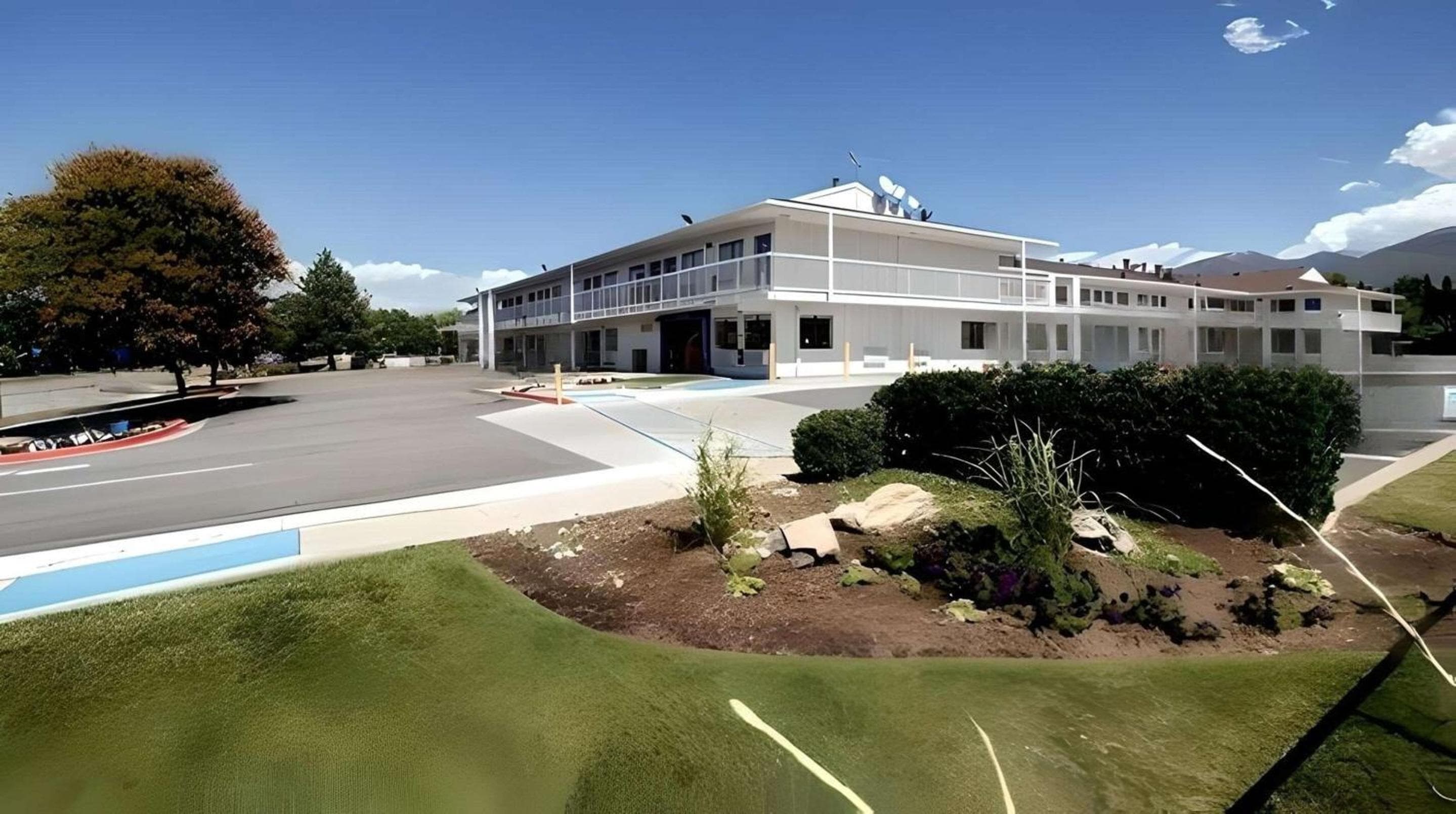 Super 8 by Wyndham Woods Cross - Salt Lake City North