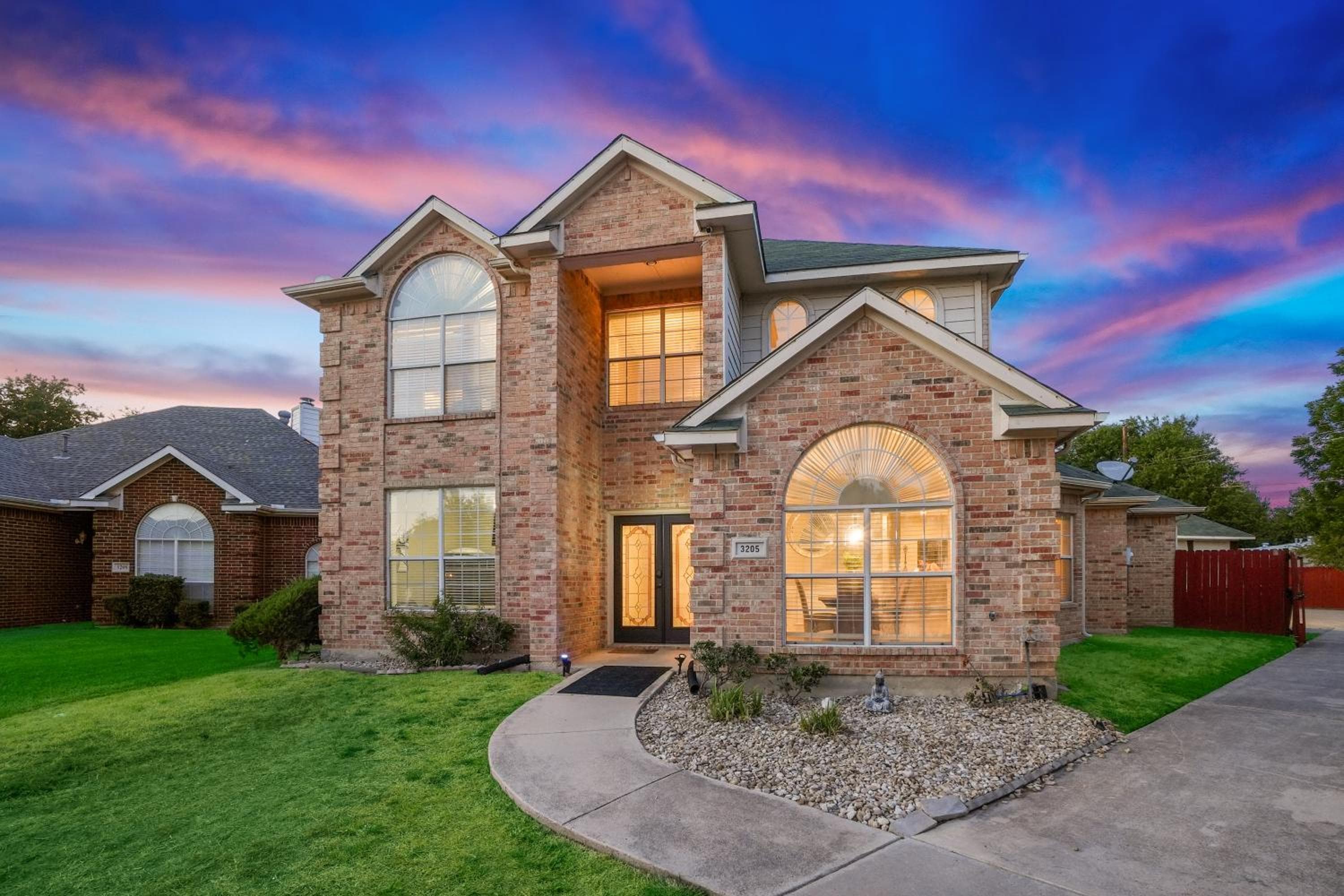 Immaculate 5BR 2,5BA Holiday Home with Pool