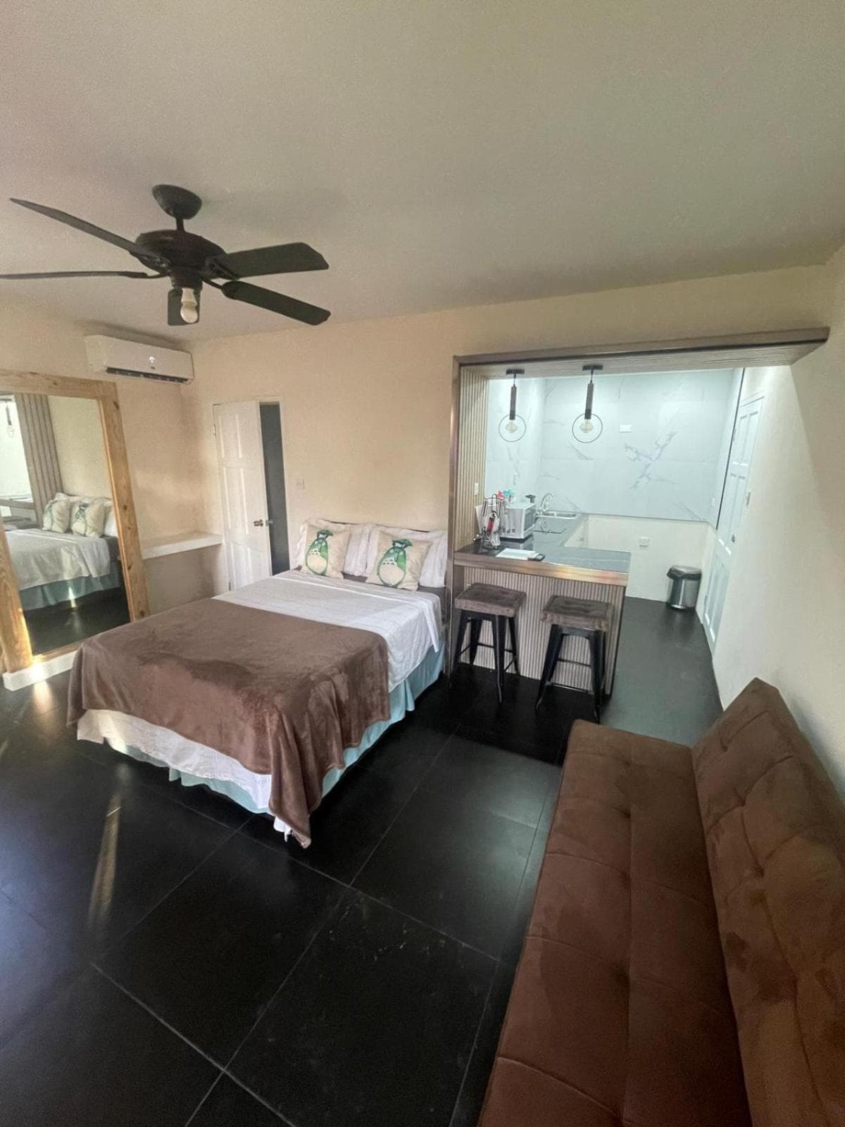 Scarlett Studios 1-US EMBASSY & America Uni 7 Mins Drive- Lloyd Erskine Centre & Ross Uni 5 Mins Drive - Holidays-The 1 Night Res Inc AIRPORT & EMBASSY Rou