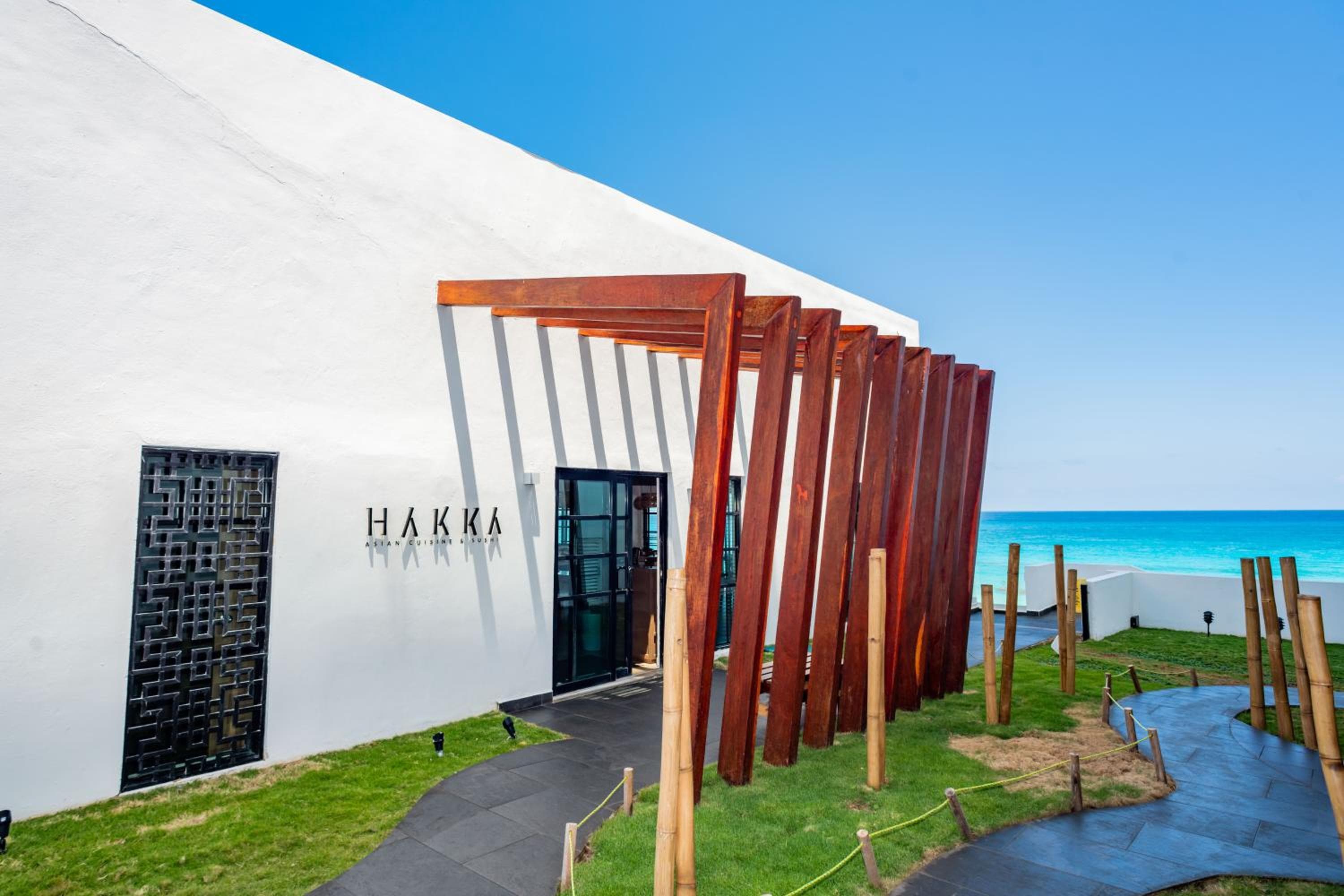 Ocean view in hotel complex - By Aloja RV