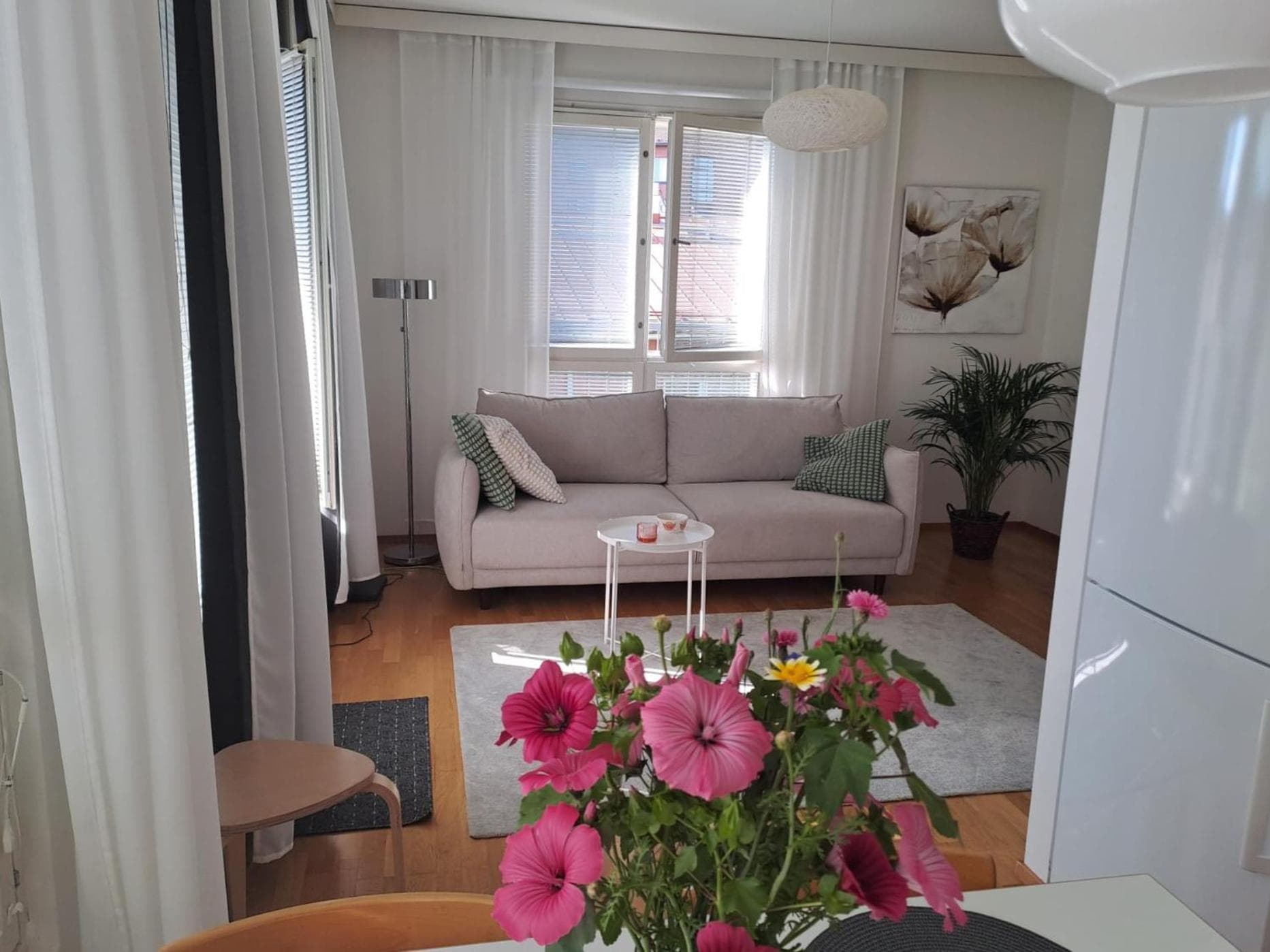 65m2, airport 3km, private parking, sauna