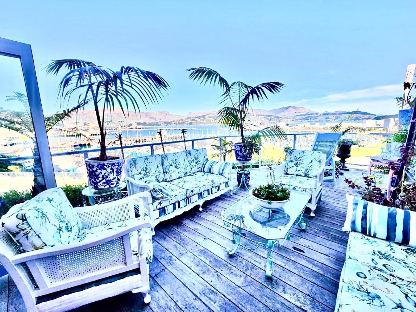 Sea views in luxury at LYTTELTON BOATIQUE HOUSE - 14 km from Christchurch