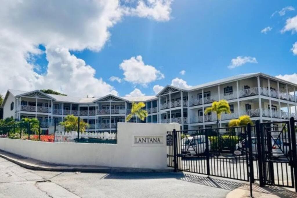 Lantana 43 St James