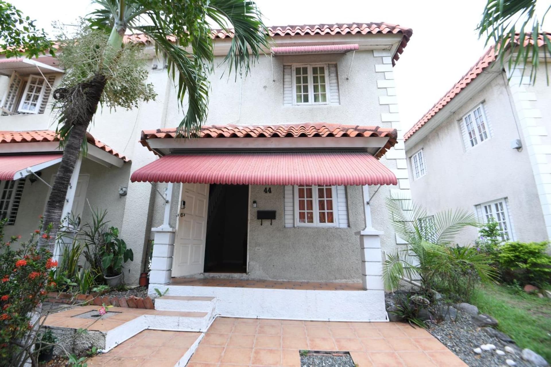 Two bedrooms Constant Spring Road Gated Townhouse Ideal Location