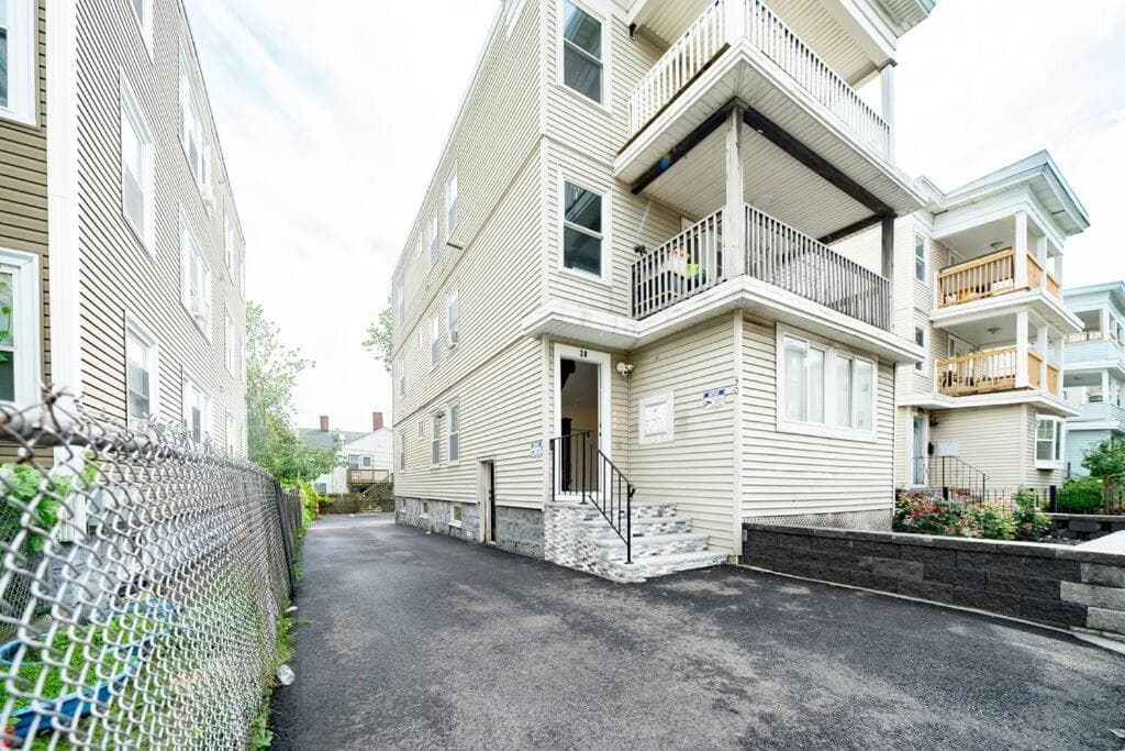 Tranquil 3BR Boston Apt w Balcony, Parking, Bathtub near Franklin Park Zoo 303