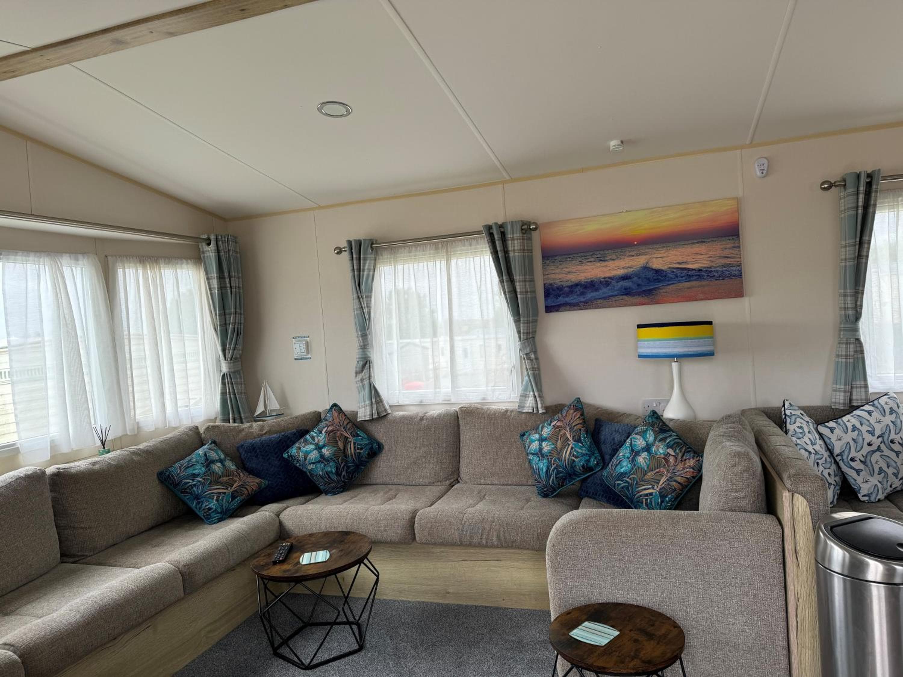 'Anatole' N7 - Caravan with central heating & free wi-fi and with lockable gated decking