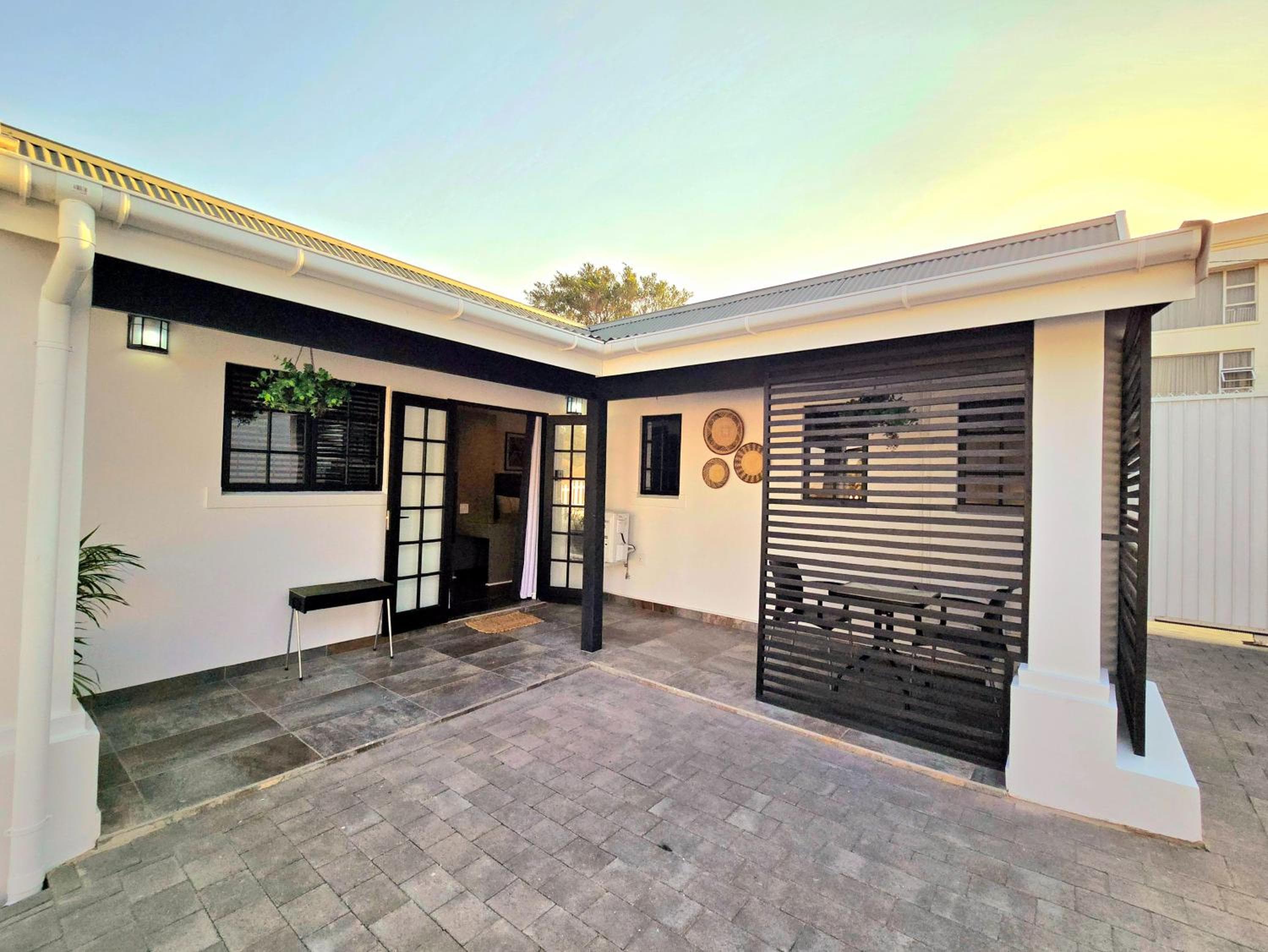 Hampton Collection Avenues - Urban 4 Sleeper Serviced Apartment