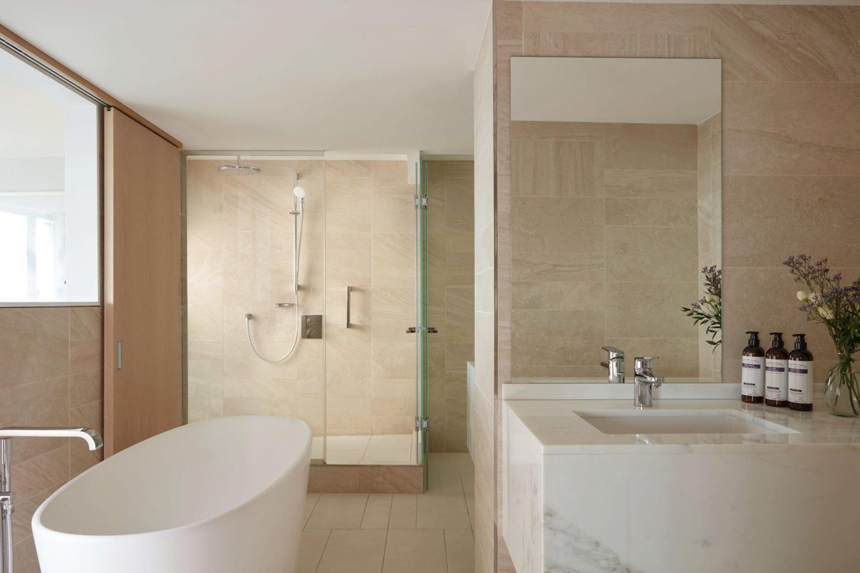 Hyatt Regency Paris Etoile 5