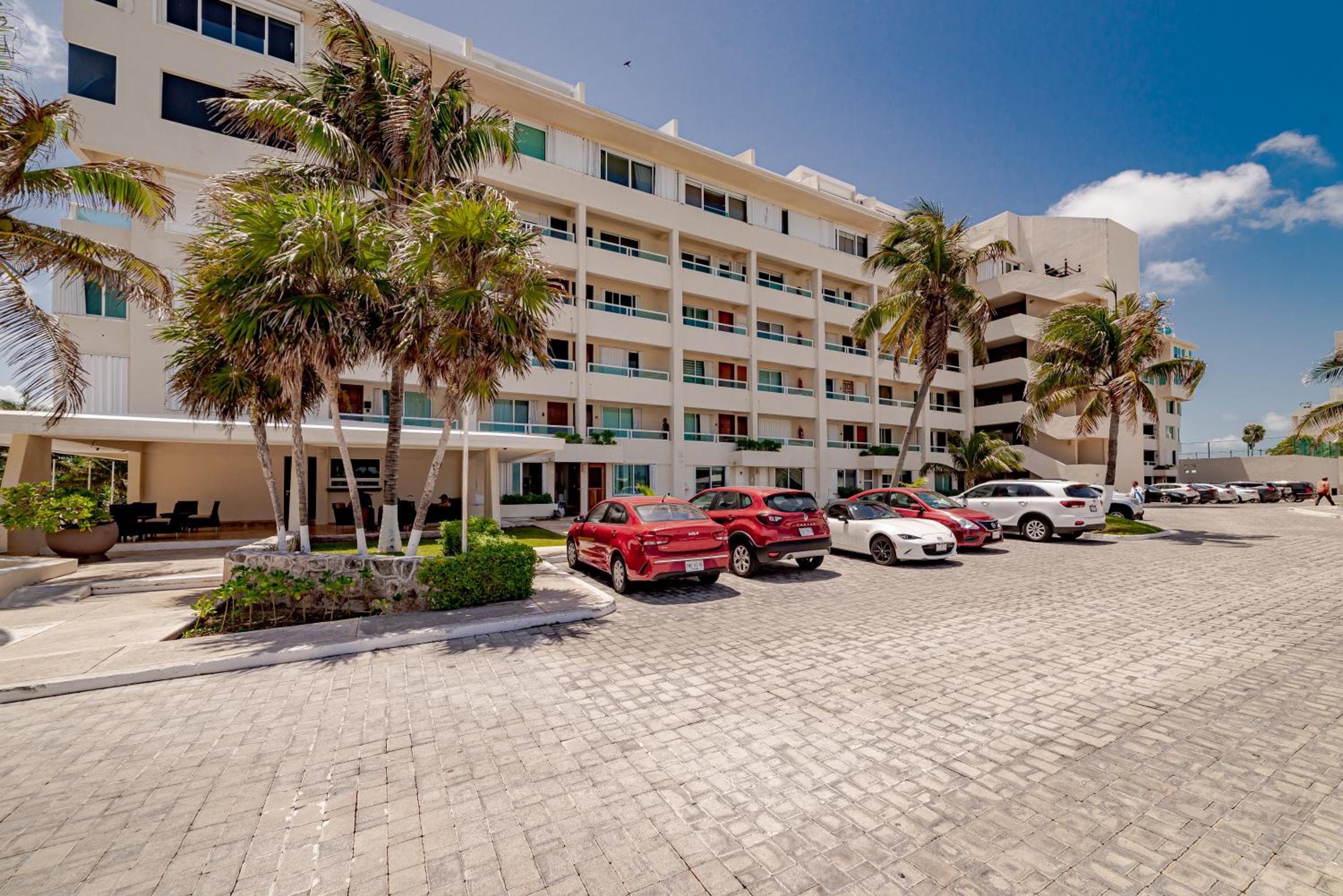 Brisas Condos by LivIN Cancun