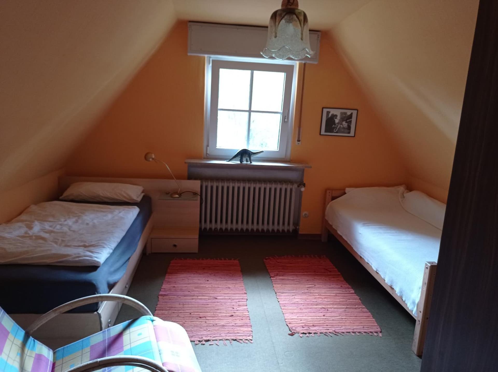 Privatzimmer im Landhaus mit großem Garten und Parkplatz