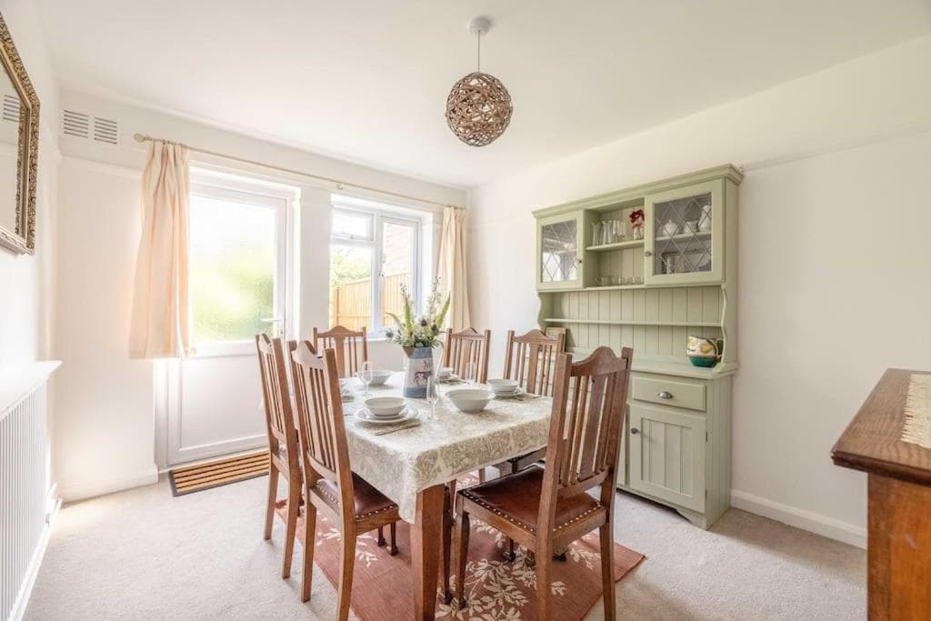Cosy 3 Bedroom Home,Private Garden,Free Parking