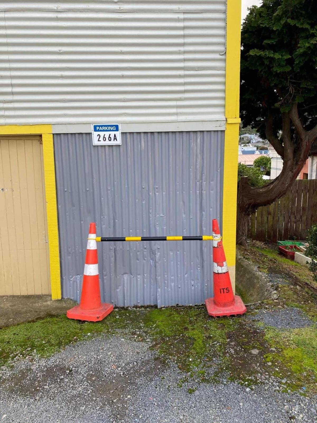 Sunny apartment in central Karori