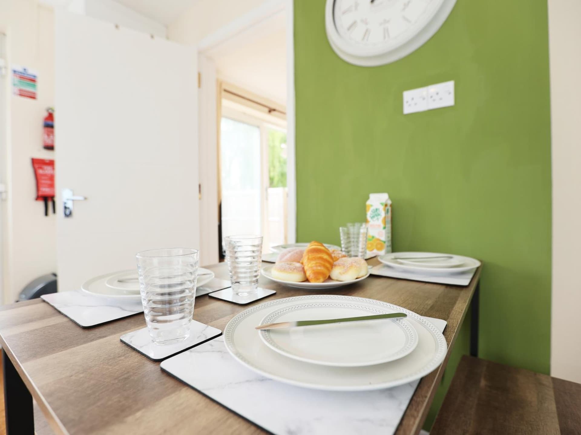 Redland Park By N And N Stays Ltd, 3 Bedroom House Perfect for Contractors & Workers, Close to local amenities and work sites in Bath, Free Parking