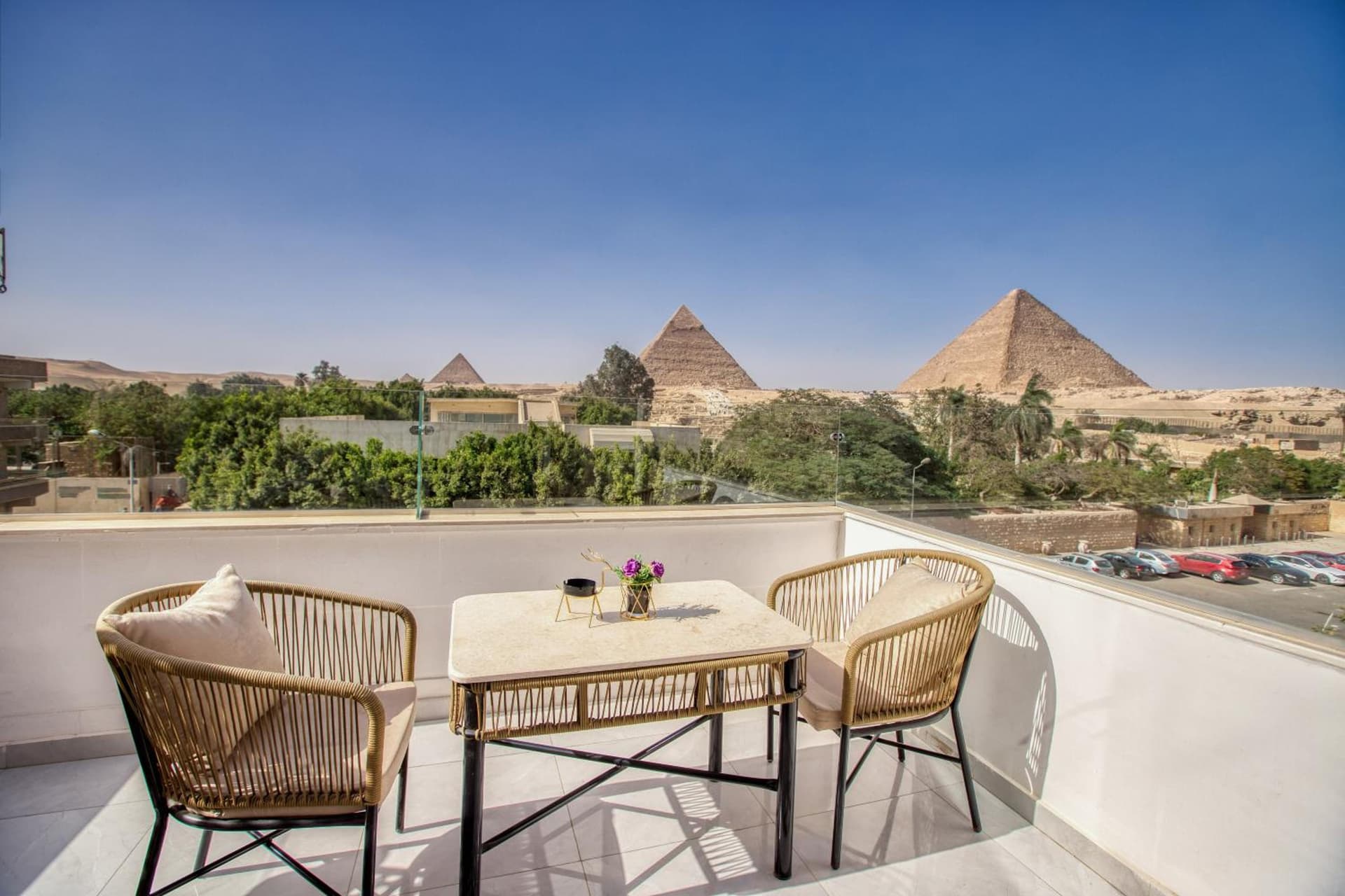 Shadow Pyramids INN