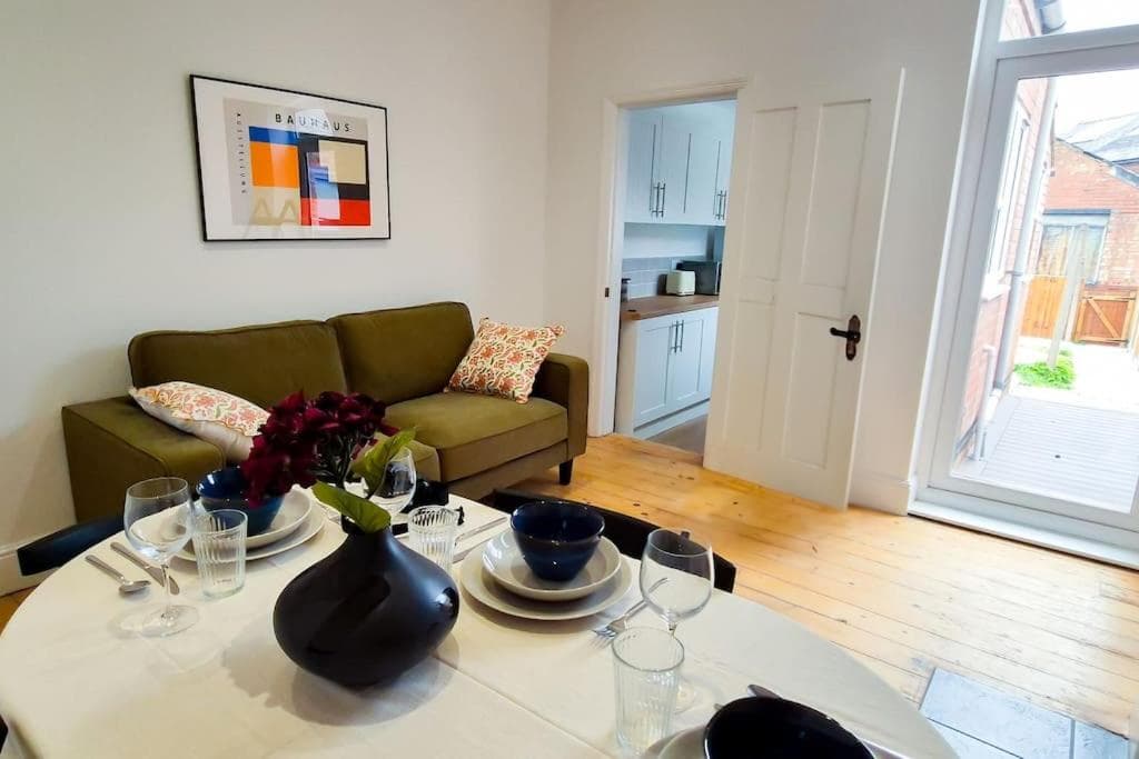 Urban Oasis Serviced Suite - Families, remote work, corporate, contractors