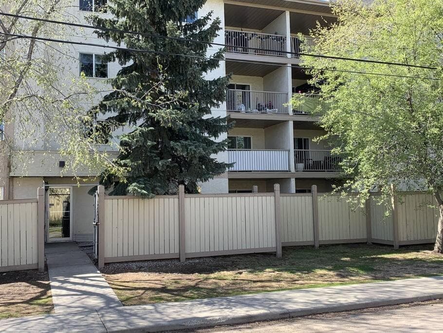 Chris Cozy Condo CW #107 Edmonton