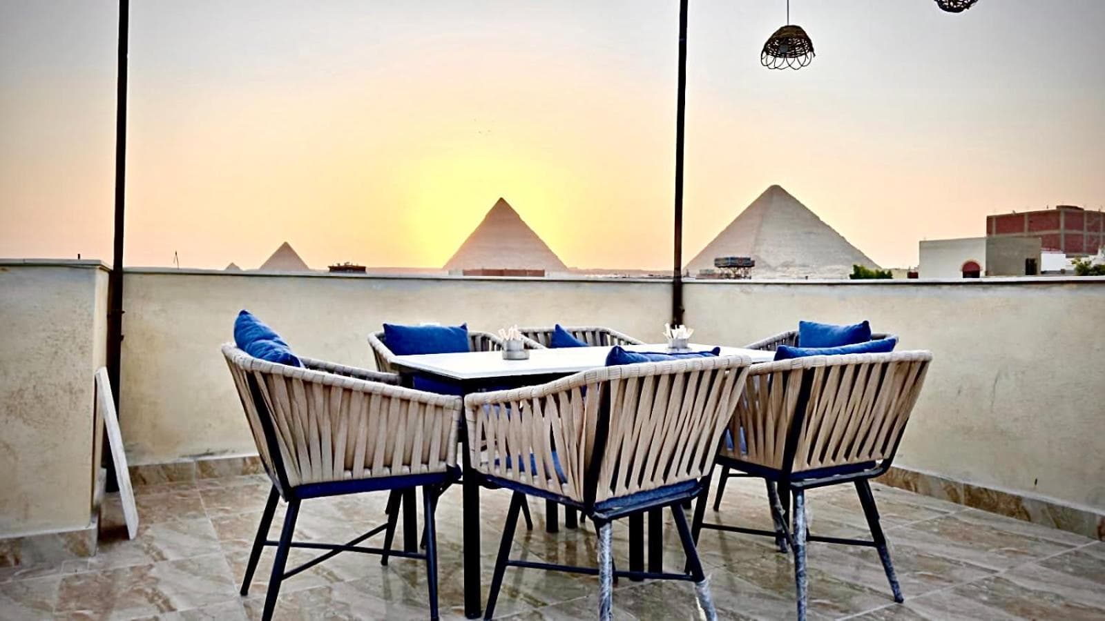 Farsha Pyramids Inn