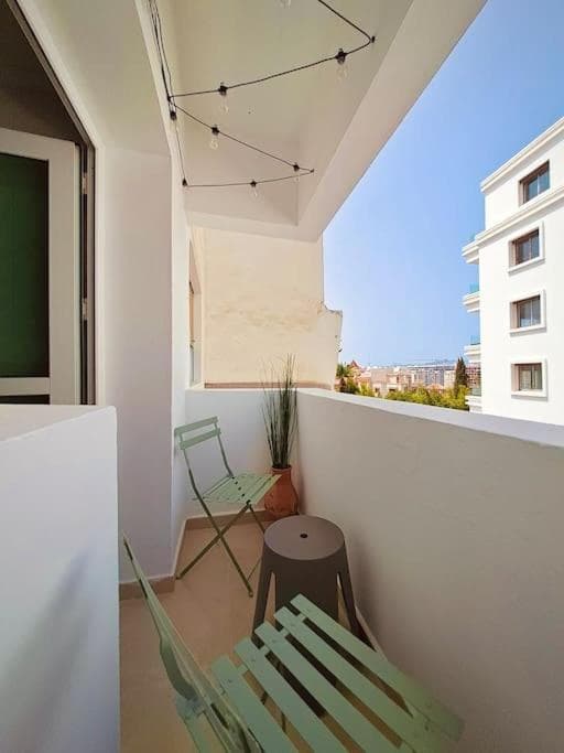 Stylish & Cosy City Apartment - Calm Location - Fast WiFi