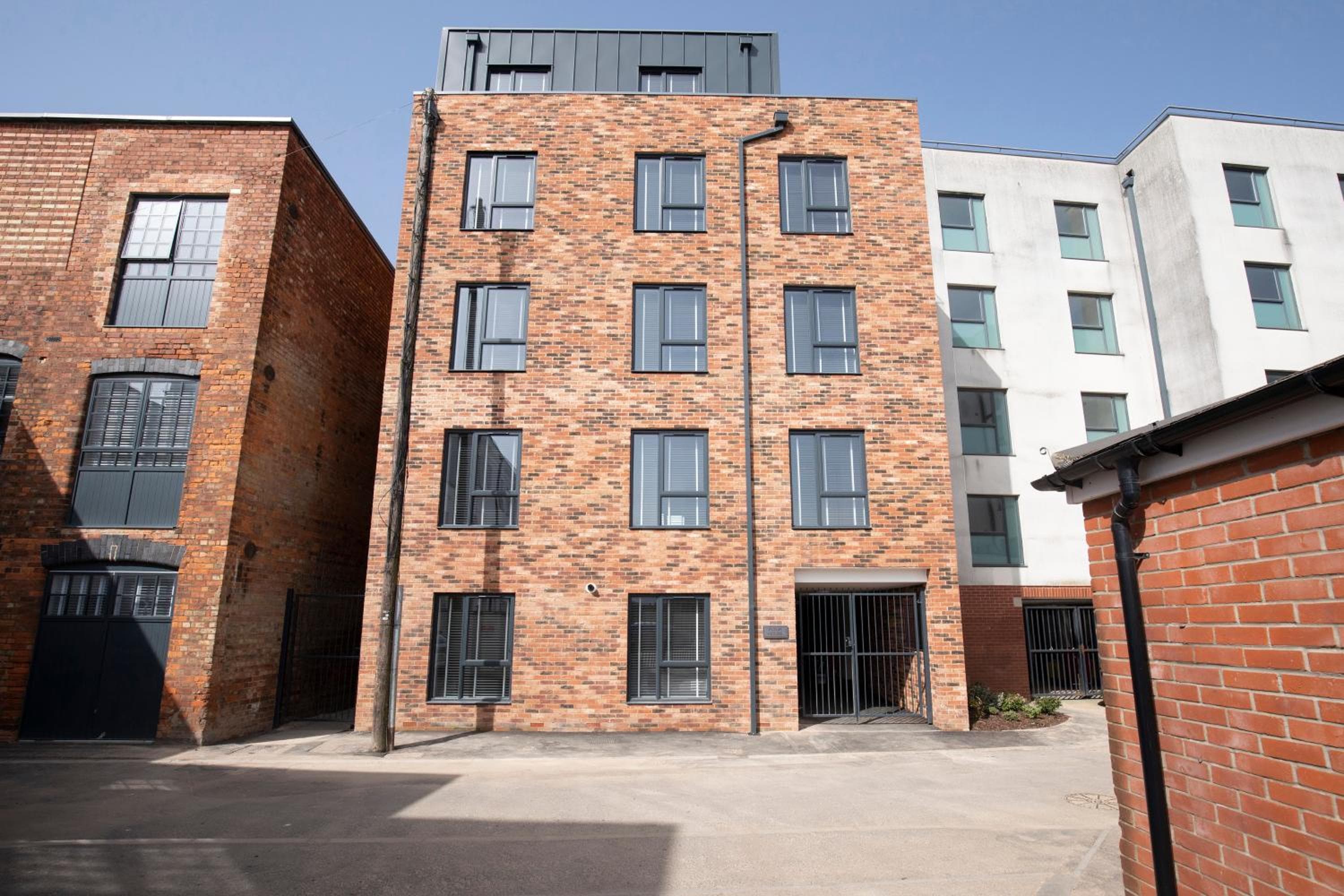 Elliot Oliver - Cosy 2 Bedroom Town Centre Apartment