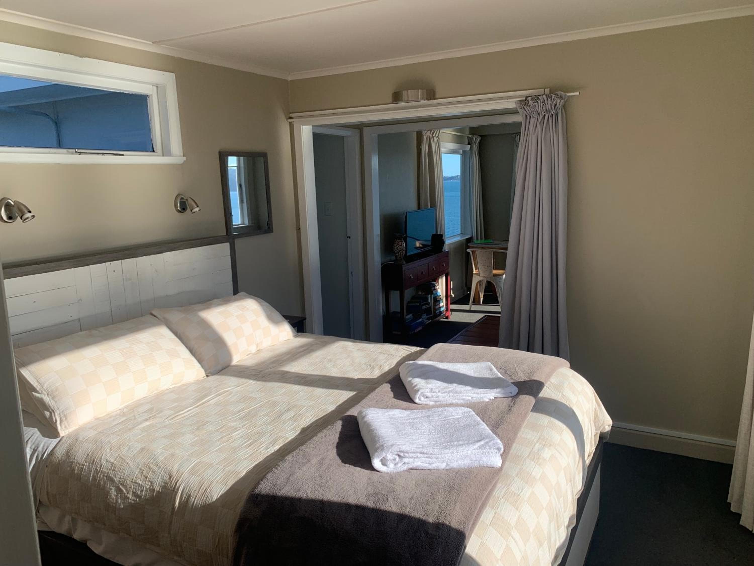 Private 1 bedroom with amazing sea views