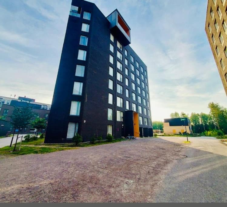 Cozy studio apartment 6 mins by Train to Airport