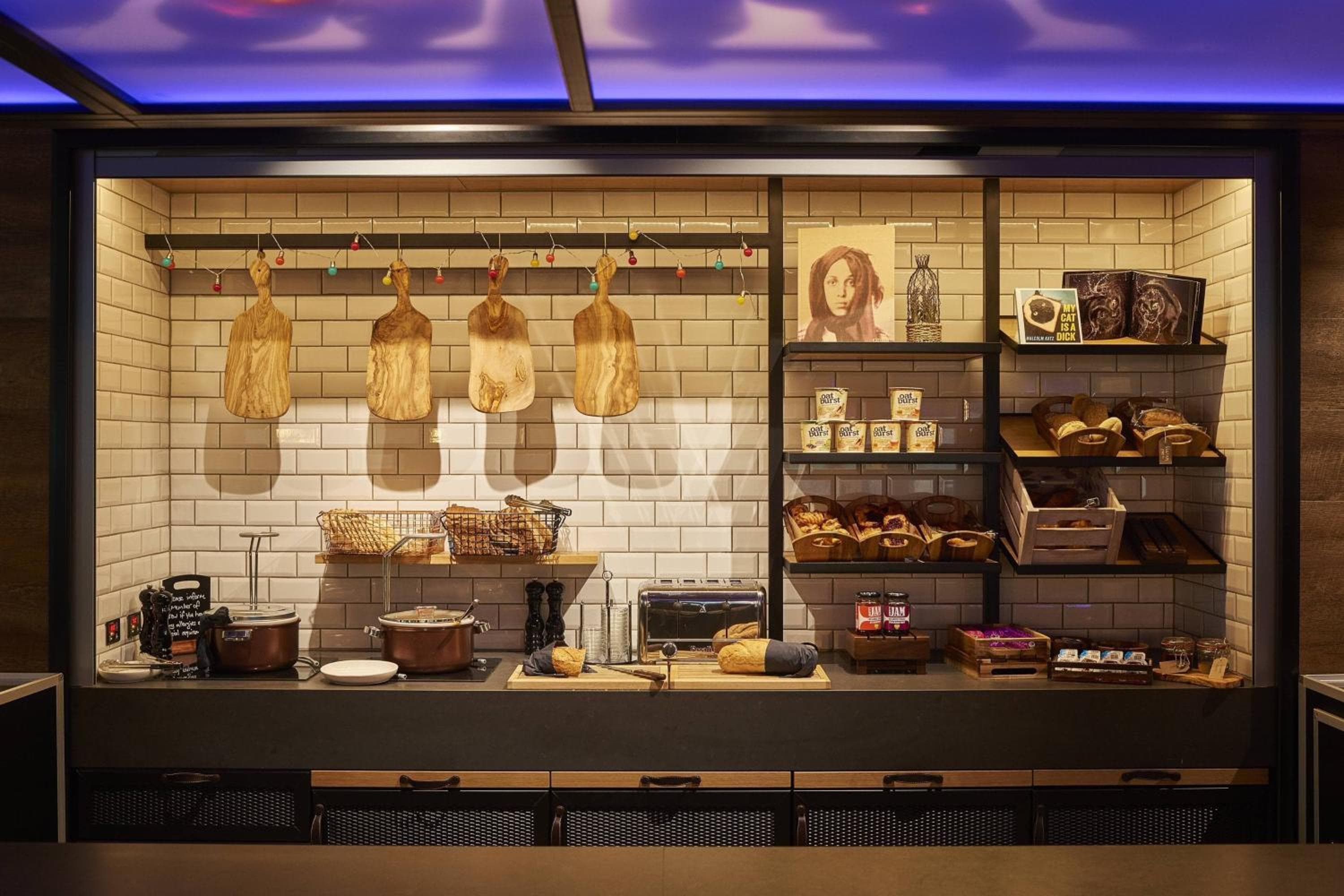 Moxy York 5
