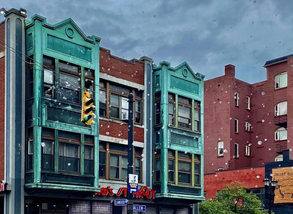 Walkable Allentown Downtown Gem with King Bed