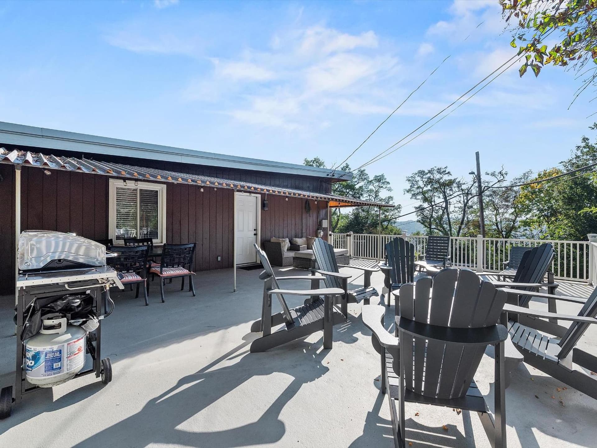 Stylish and Bright 3Bd Home, Amazing Deck, Game Room, Free Parking