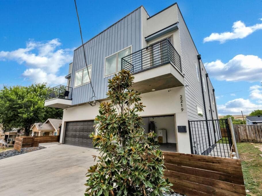 Charming 3-Bedroom Home l 5 mins to AA Arena