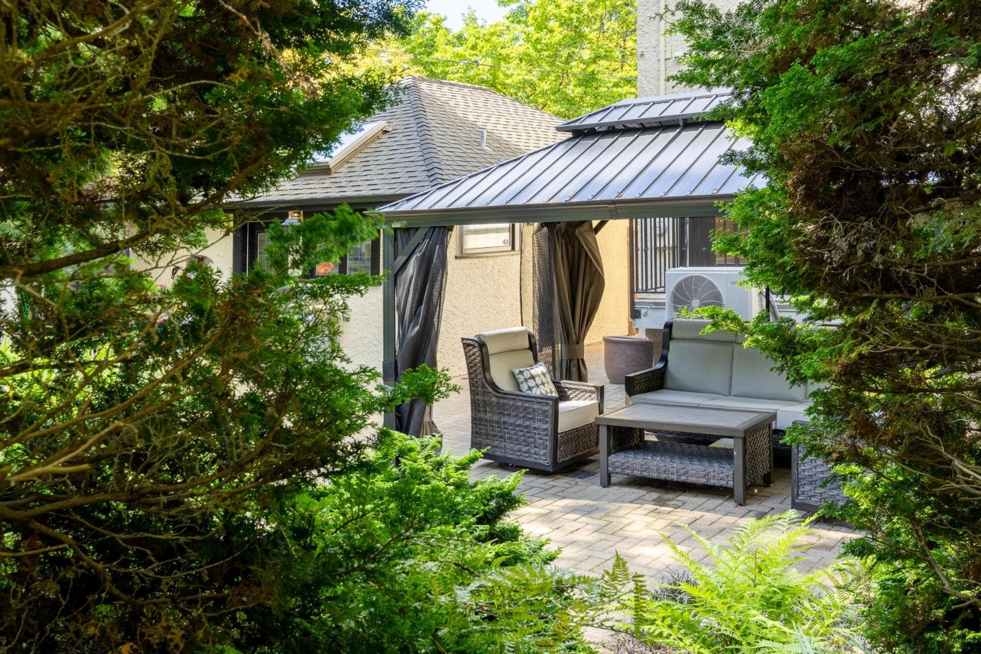 Shaughnessy Cozy Bedrooms Guest House