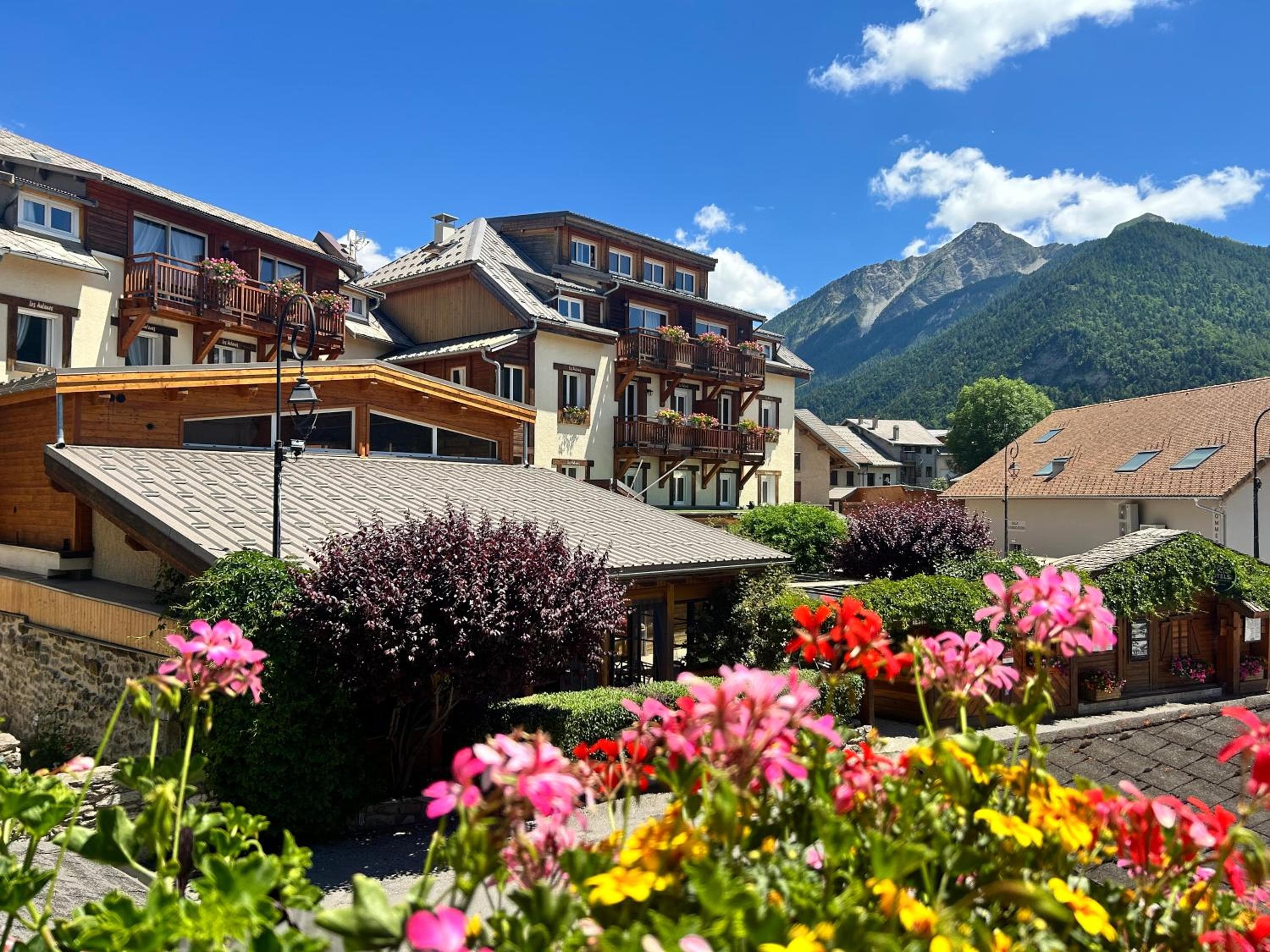 Logis Hôtel Les Autanes & Spa
