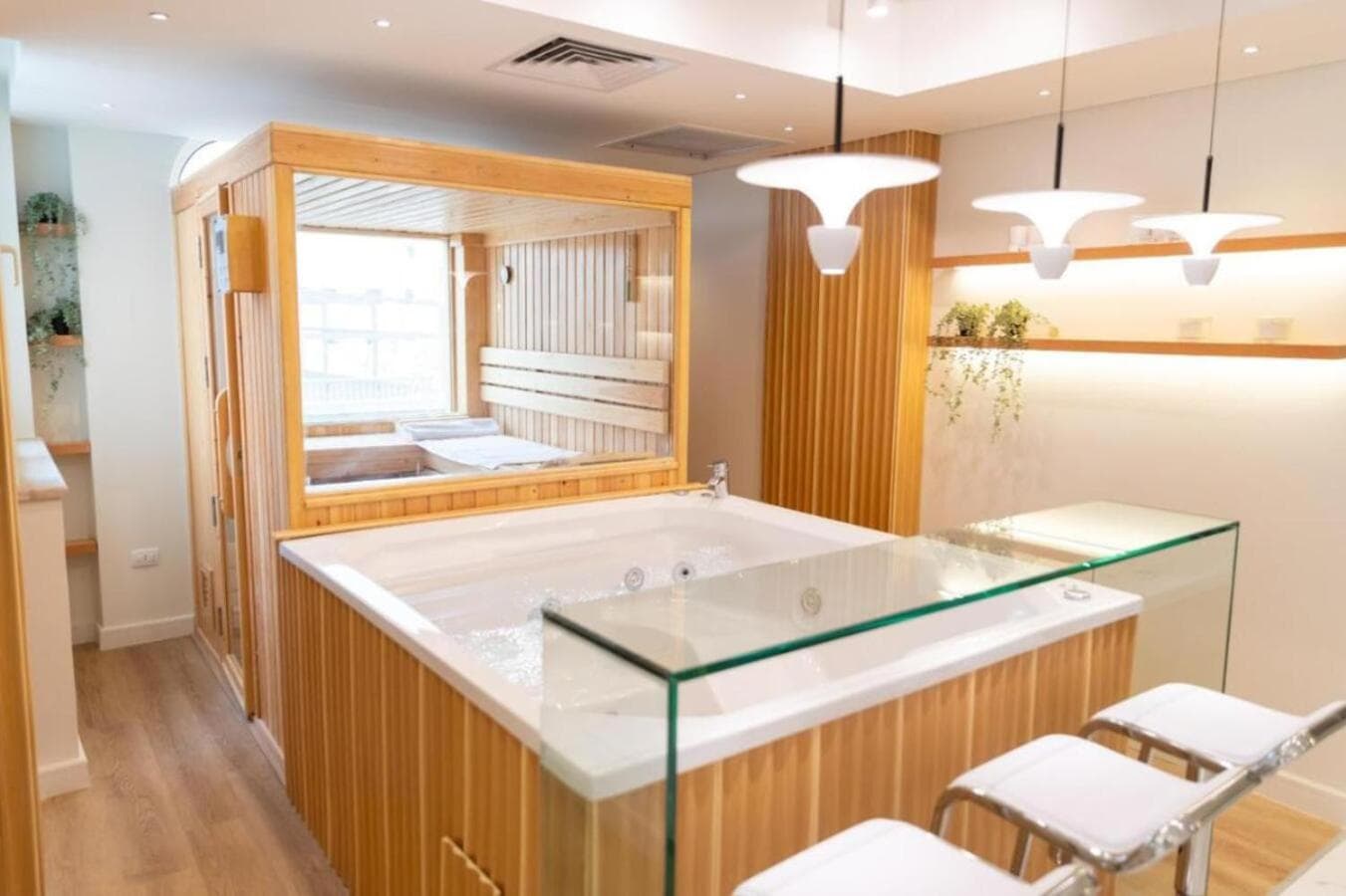 Luxurious 3 bedrooms with Private Sauna and Jacuzzi