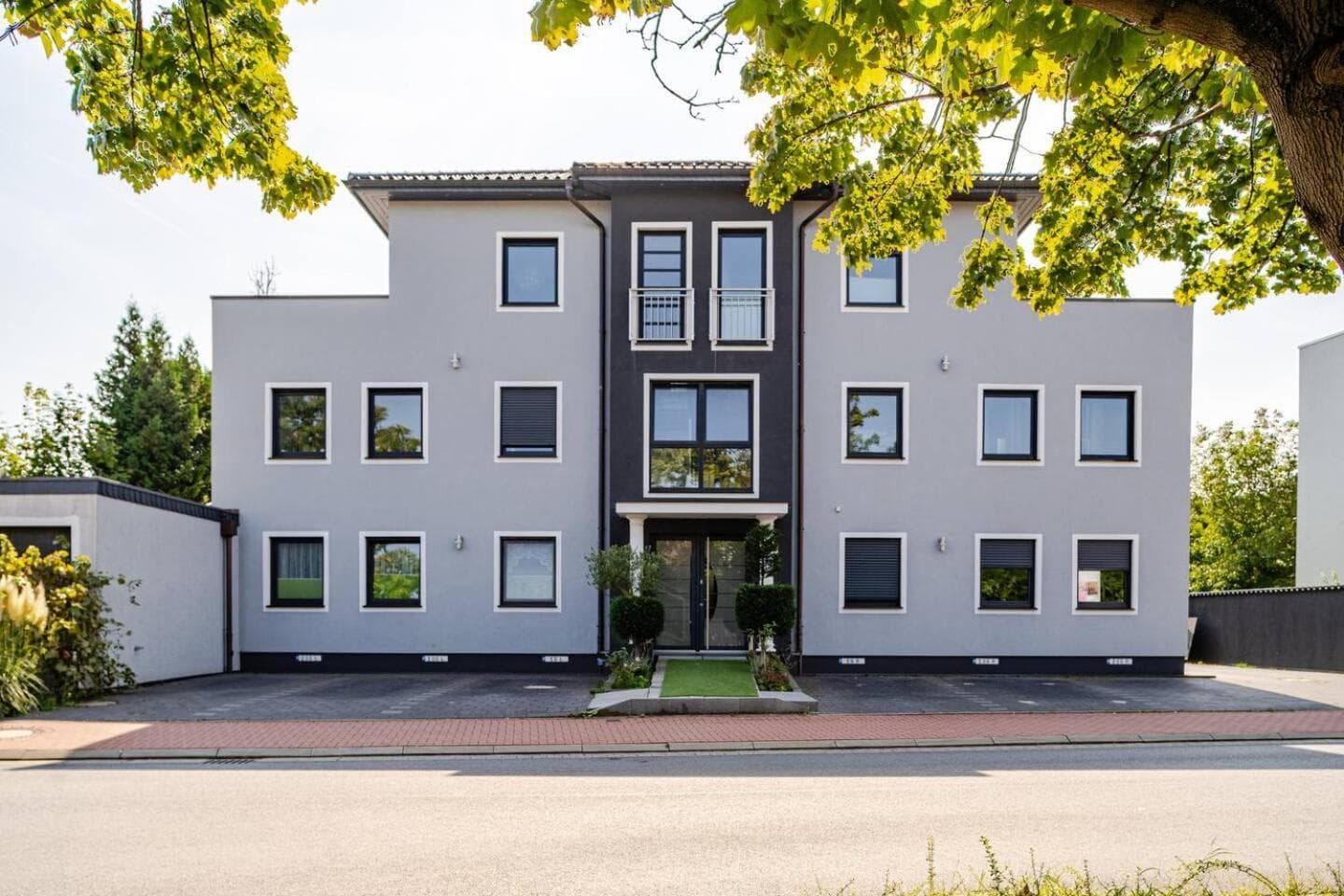 Luxuriöse Wohnung mit Terrasse und Balkon - 24h Check-In