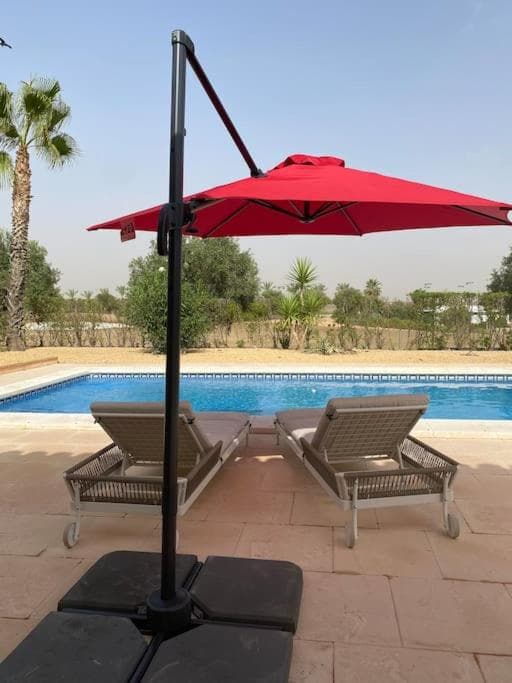 Villa aan golfbaan met privé zwembad