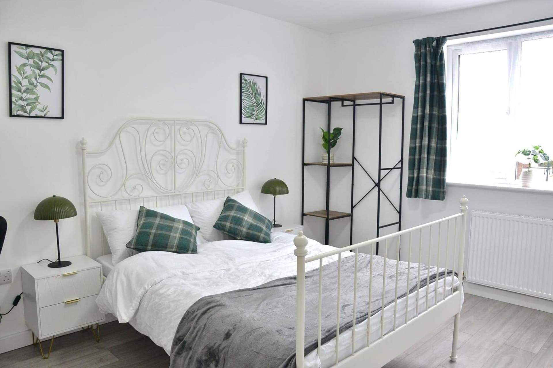 4 Bathrooms and Toilets and 4 Bedrooms Entire House Sleeps 11 Driveway Parking near Coventry University and City Centre