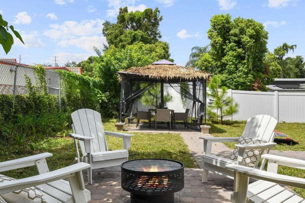 2 King En Suite Fenced Yard Pet Friendly