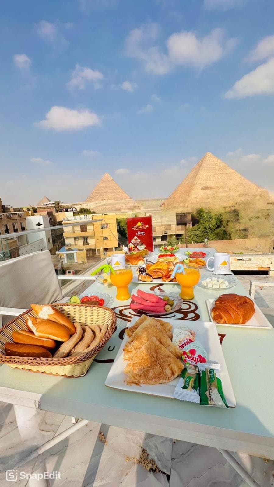 Locanda pyramids view
