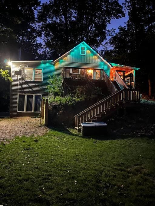 Nice little cabin at the lake