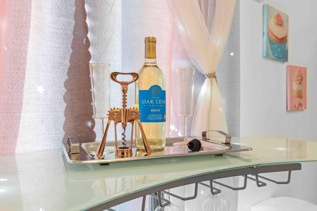 Luxury Pink Suite in Downtown