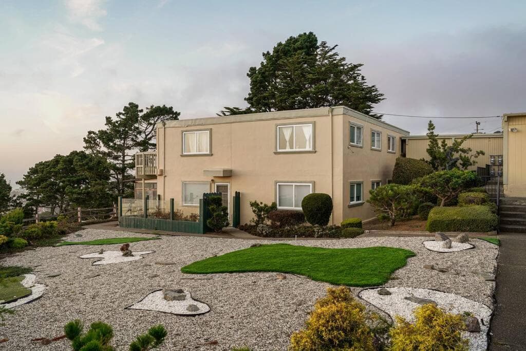 Charming 2BR Coastal Getaway in Pacifica