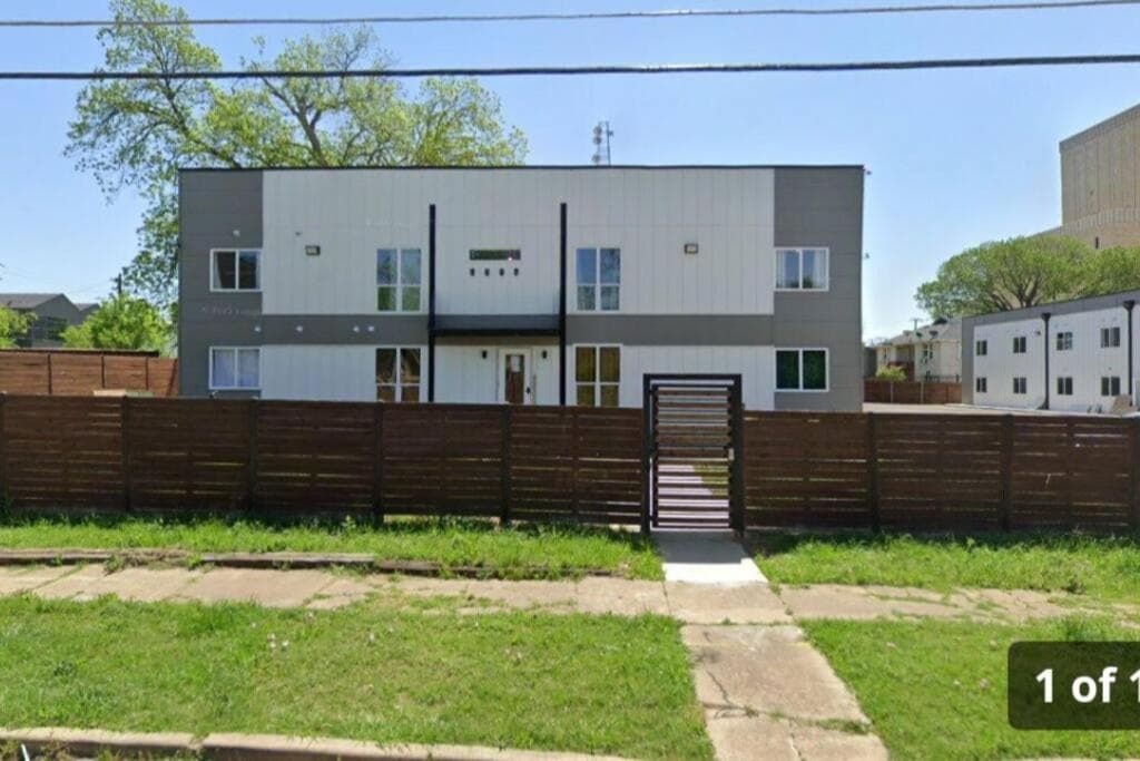 apartment near deep ellum