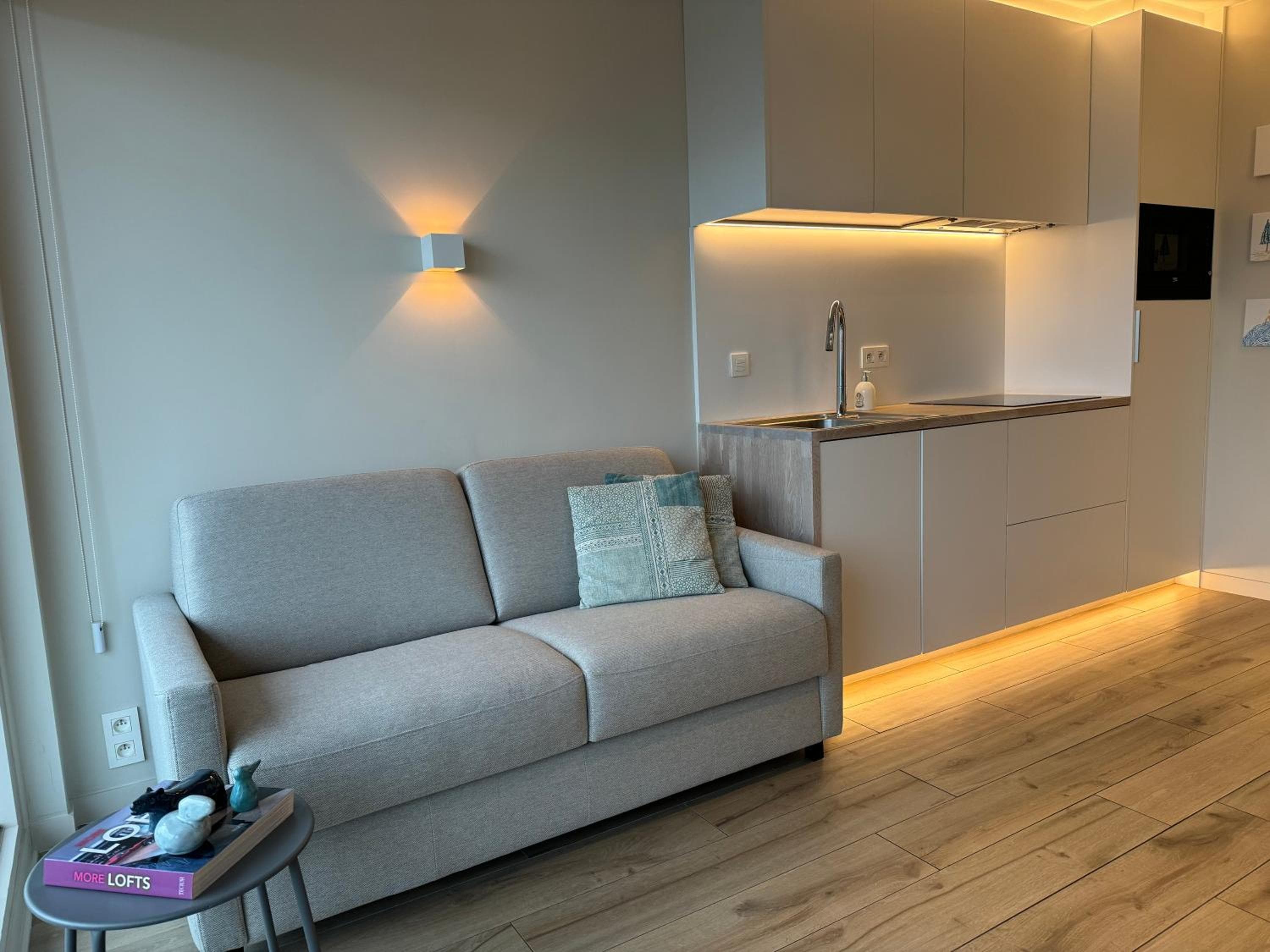 ZeeNest - Stijlvolle studio met terras nabij de zee